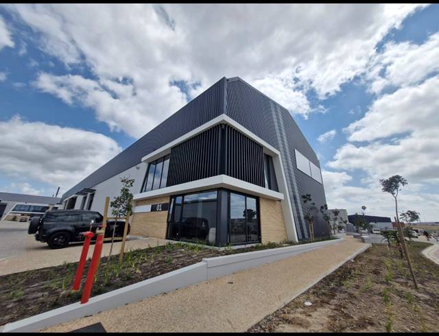 654M² WAREHOUSE TO LET IN STIKLAND INDUSTRIAL